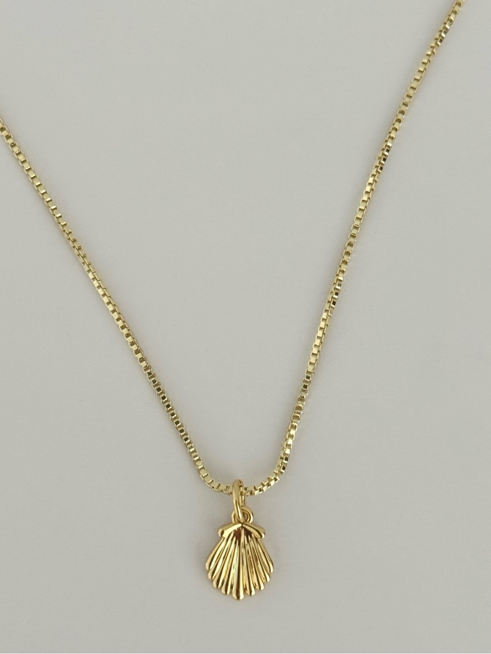 Little scallop necklace